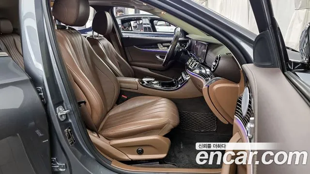 Mercedes-Benz E-Class 2018 — фото 11