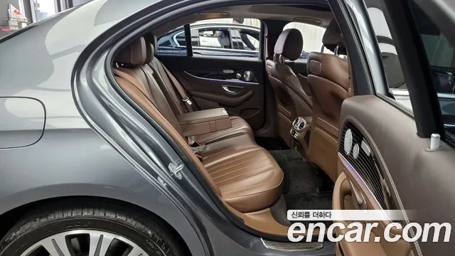 Mercedes-Benz E-Class 2018 — фото 12