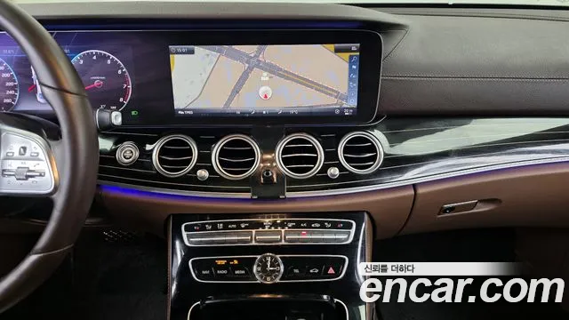 Mercedes-Benz E-Class 2018 — фото 14