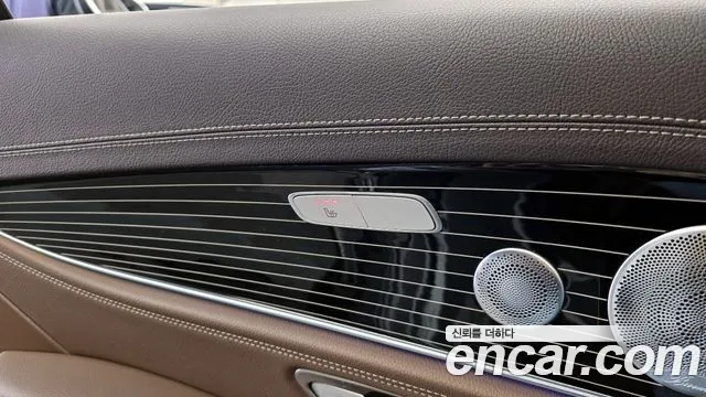 Mercedes-Benz E-Class 2018 — фото 19