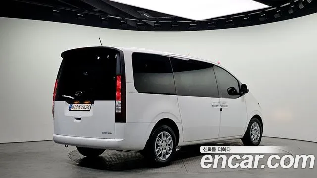Hyundai Staria 2022 — фото 2