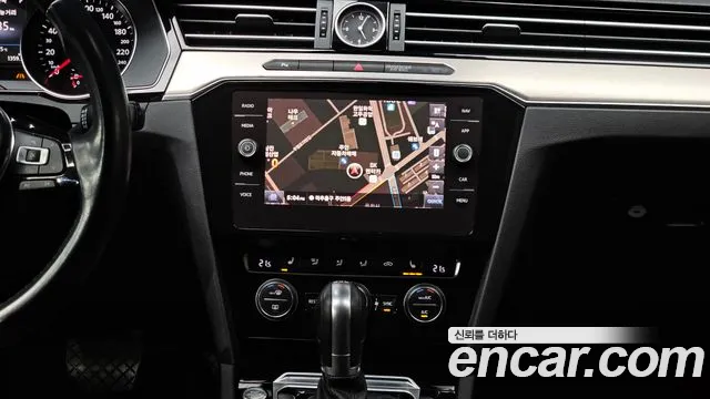 Volkswagen Passat 2018 — фото 14