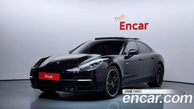 Porsche Panamera 2019 — фото 1