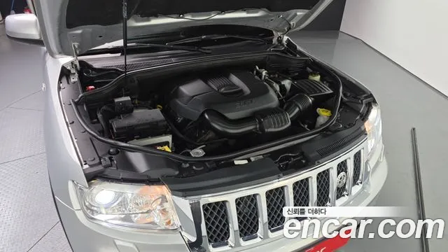 Jeep Cherokee 2011 — фото 6