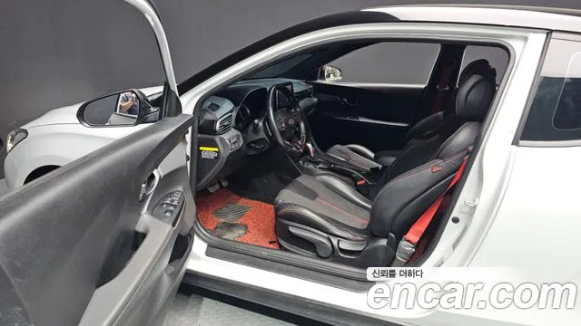Hyundai Veloster 2018 — фото 10