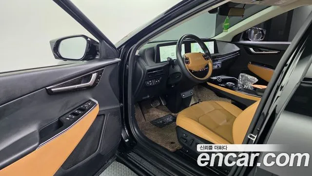 Kia EV6 2023 — фото 10