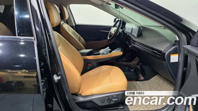 Kia EV6 2023 — фото 11