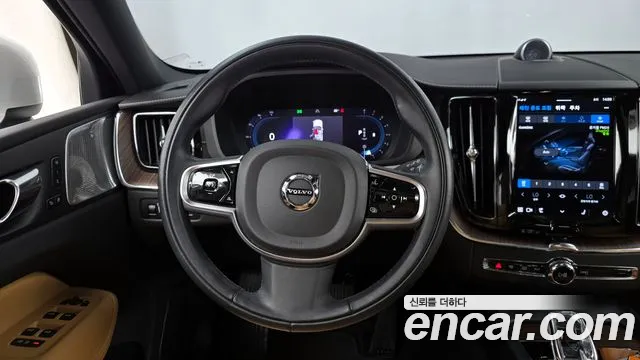 Volvo XC60 2022 — фото 13
