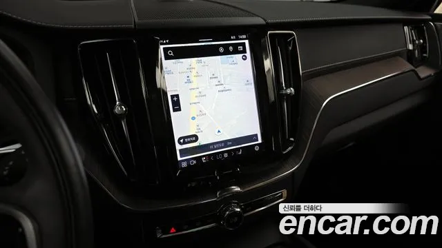 Volvo XC60 2022 — фото 14