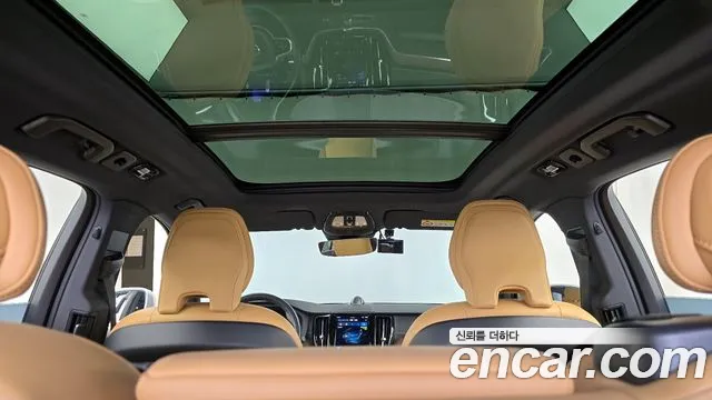 Volvo XC60 2022 — фото 19