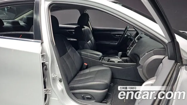 Nissan Altima 2017 — фото 10
