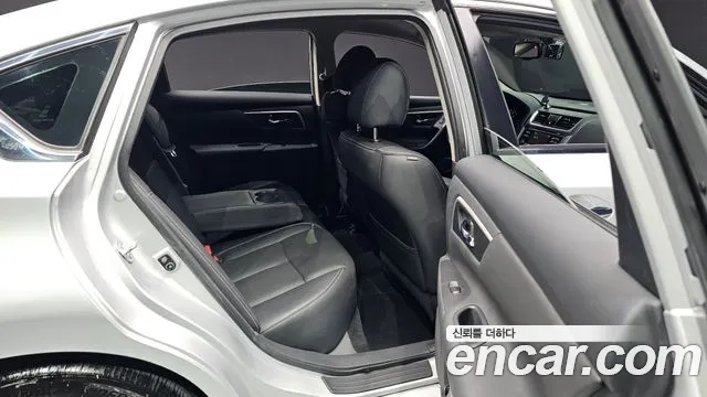 Nissan Altima 2017 — фото 11