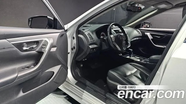 Nissan Altima 2017 — фото 12