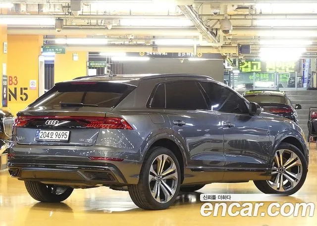 Audi Q8 2023 — фото 2