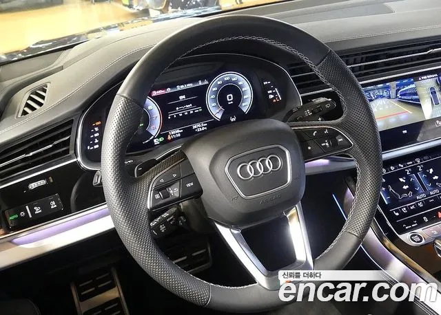 Audi Q8 2023 — фото 12