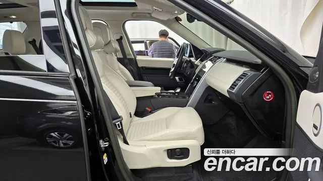 Land Rover Discovery 2023 — фото 11