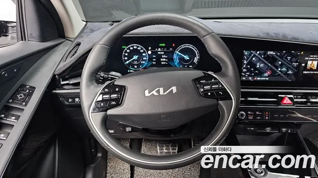 Kia Niro 2023 — фото 13