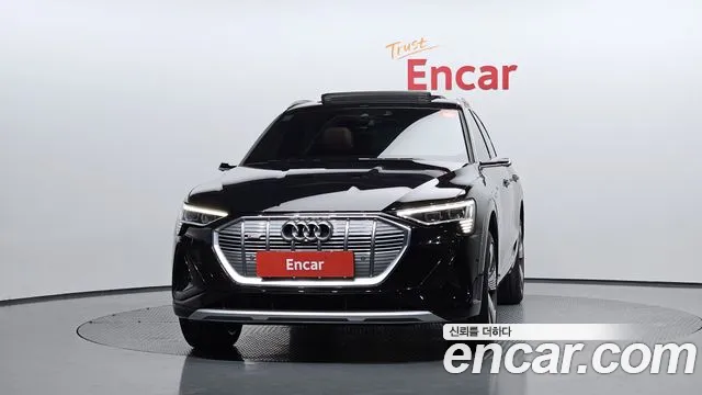 Audi e-tron 2022 — фото 3