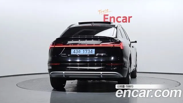 Audi e-tron 2022 — фото 4