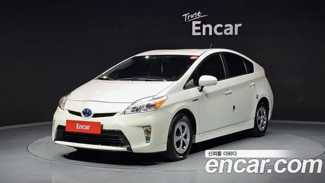 Toyota Prius 2015 — фото 1