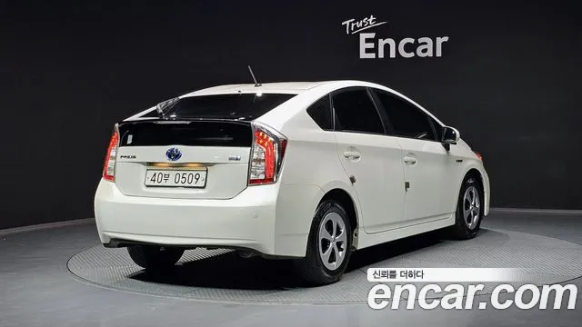 Toyota Prius 2015 — фото 2