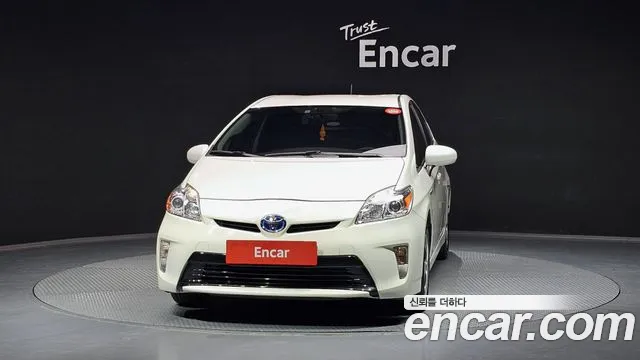 Toyota Prius 2015 — фото 3