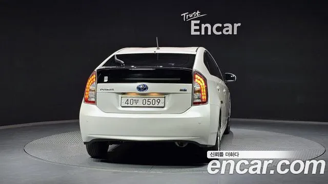 Toyota Prius 2015 — фото 4