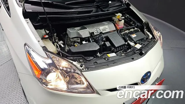 Toyota Prius 2015 — фото 6