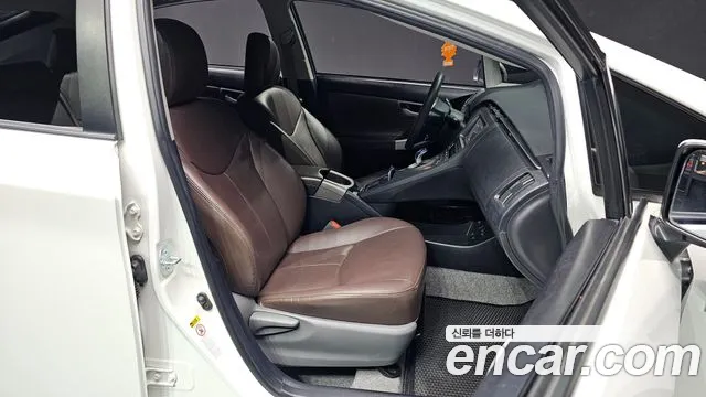 Toyota Prius 2015 — фото 10