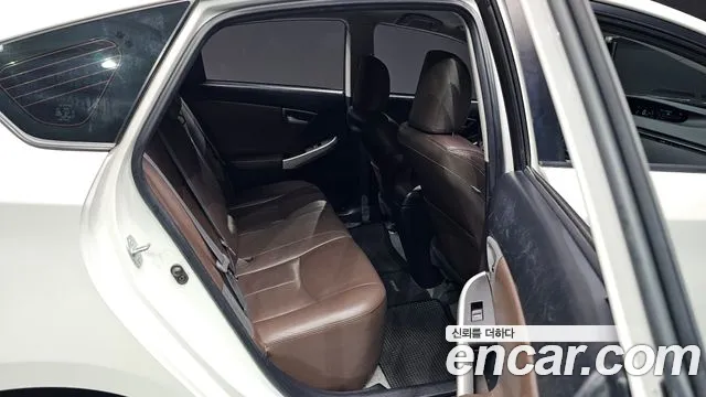 Toyota Prius 2015 — фото 11