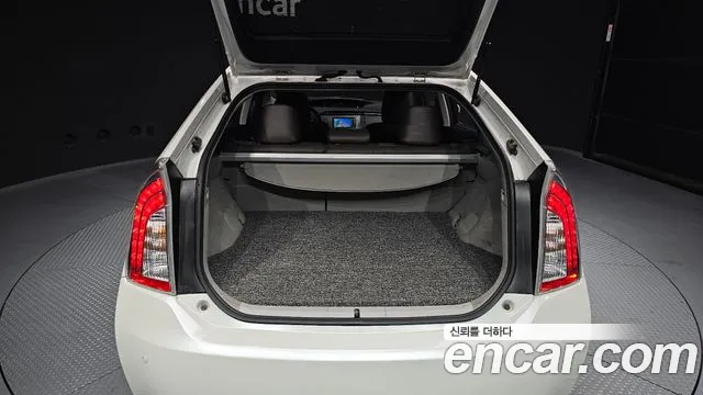 Toyota Prius 2015 — фото 20