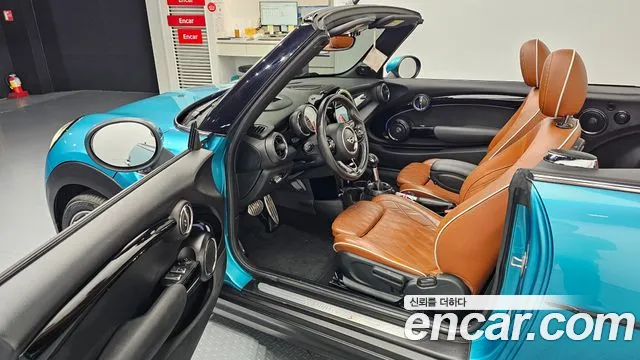Mini Cooper Convertible 2017 — фото 11