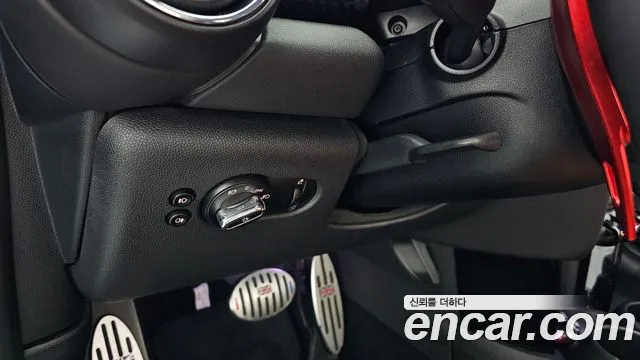 Mini Cooper Convertible 2017 — фото 16