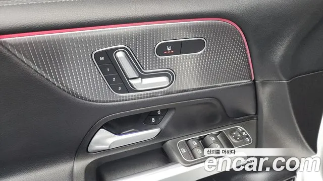 Mercedes-Benz GLB-Class 2021 — фото 18
