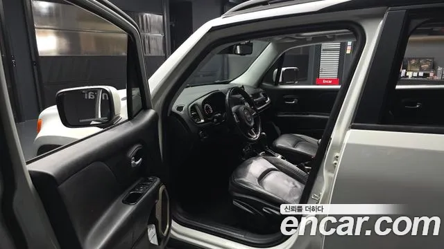 Jeep Renegade 2017 — фото 10
