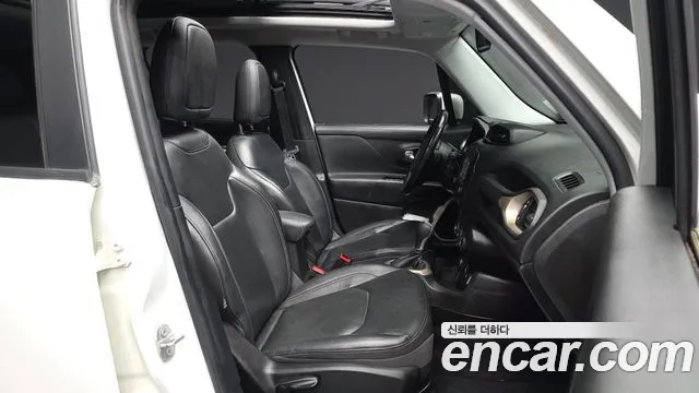 Jeep Renegade 2017 — фото 11