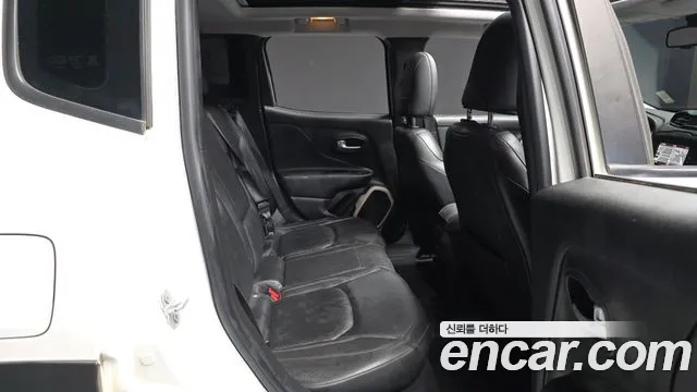 Jeep Renegade 2017 — фото 12