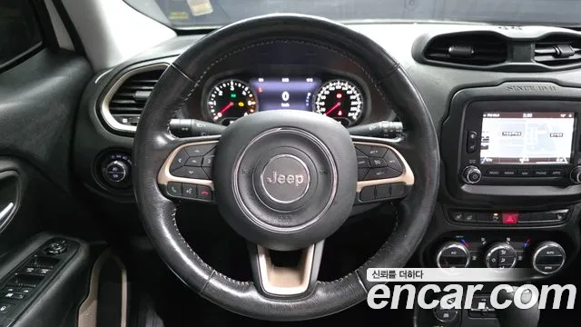 Jeep Renegade 2017 — фото 13