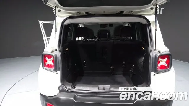 Jeep Renegade 2017 — фото 20