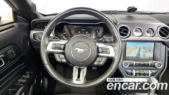 Ford Mustang 2019 — фото 13