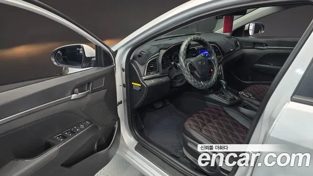 Hyundai AVANTE 2018 — фото 10