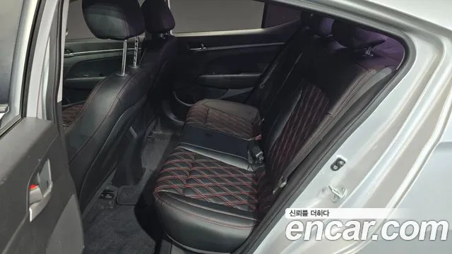 Hyundai AVANTE 2018 — фото 12