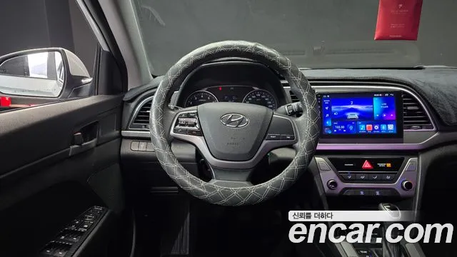Hyundai AVANTE 2018 — фото 14