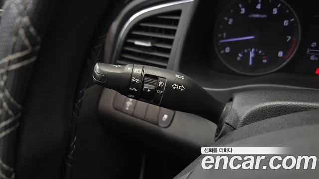Hyundai AVANTE 2018 — фото 17
