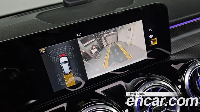 Mercedes-Benz GLB-Class 2023 — фото 15