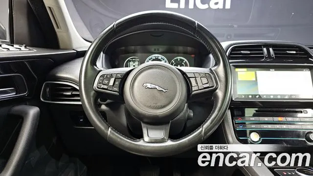 Jaguar F-PACE 2017 — фото 13
