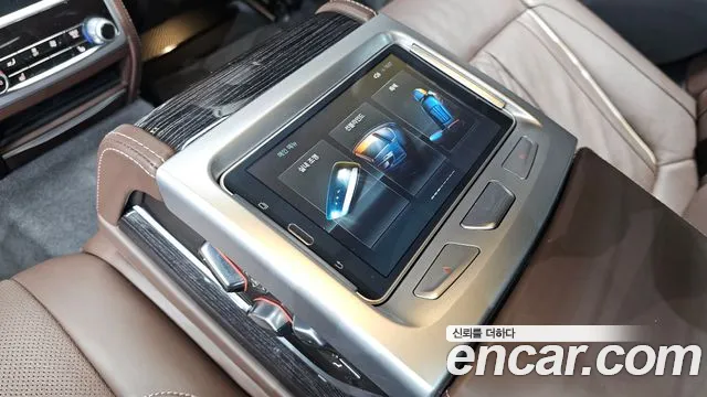 BMW 7-Series 2018 — фото 18