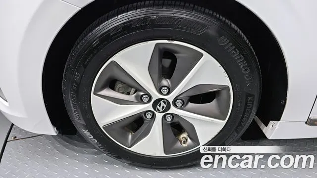 Hyundai Ioniq 2018 — фото 5