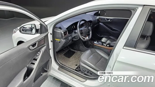 Hyundai Ioniq 2018 — фото 11