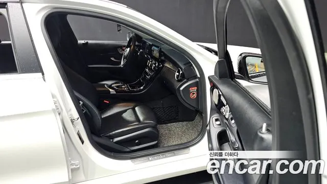 Mercedes-Benz C-Class 2019 — фото 12